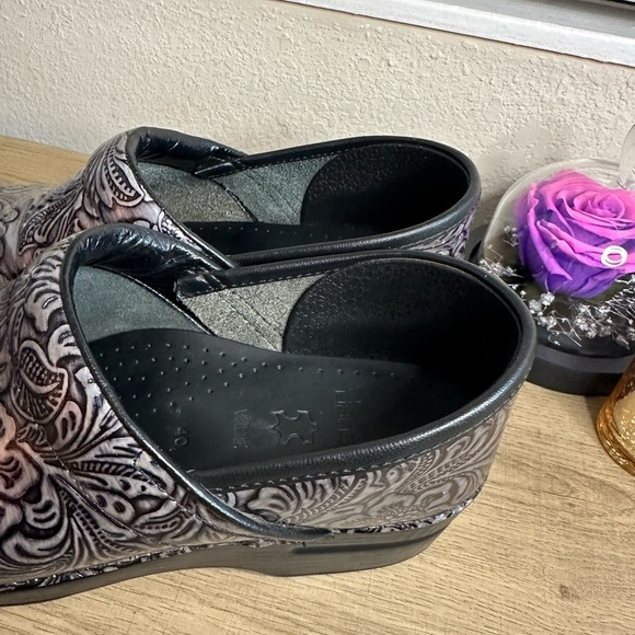 Dansko Professional Slip-On Clogs Color Black Antique Tooled size 9.5 - … - Picture 6 of 11